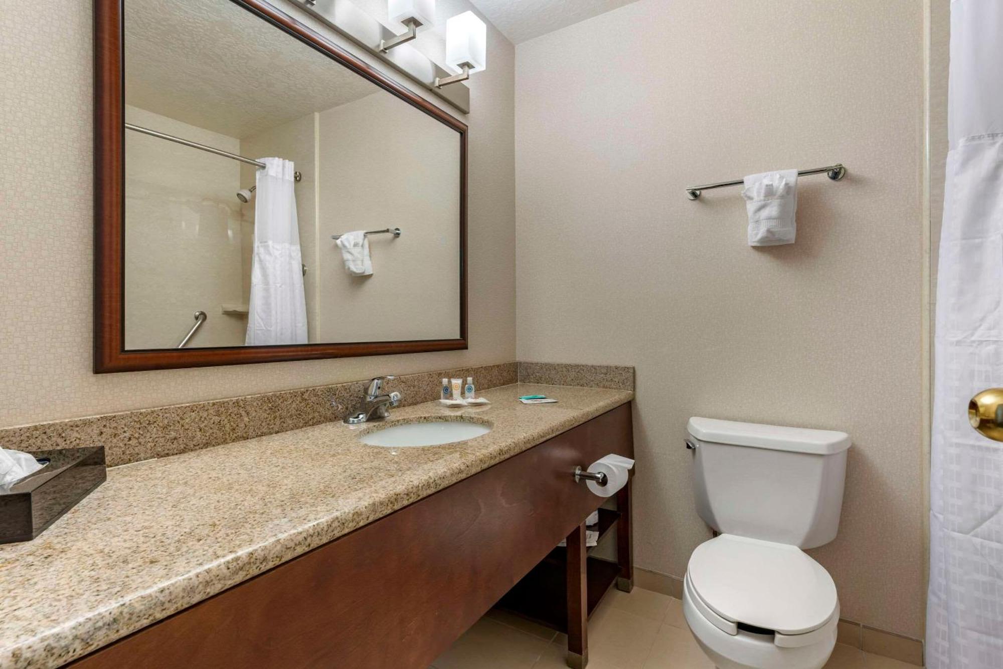 Comfort Inn & Suites Near Fallon Naval Air Station Экстерьер фото