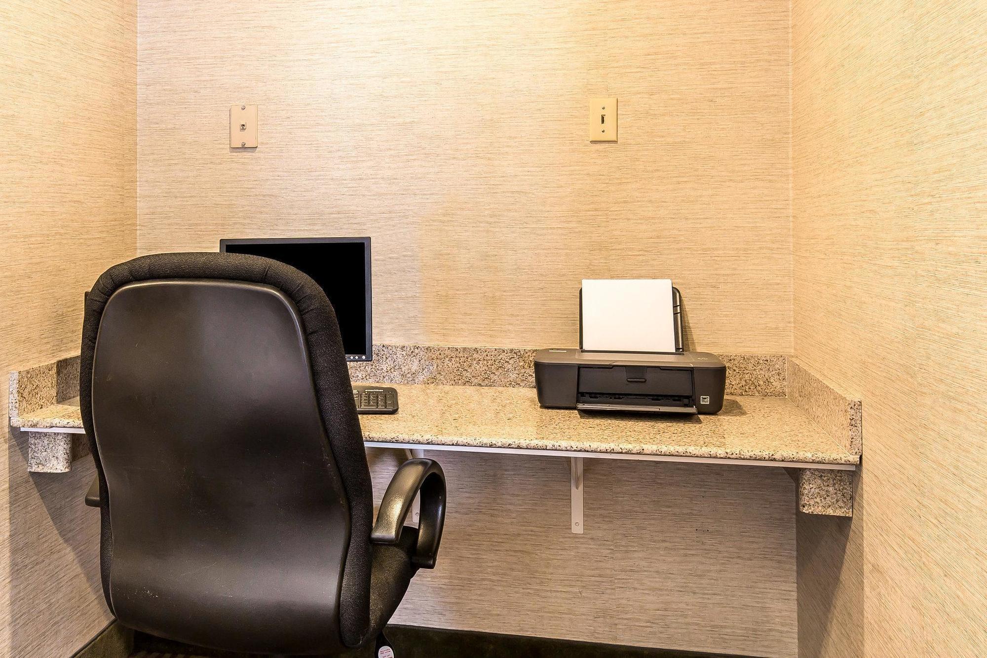 Comfort Inn & Suites Near Fallon Naval Air Station Экстерьер фото