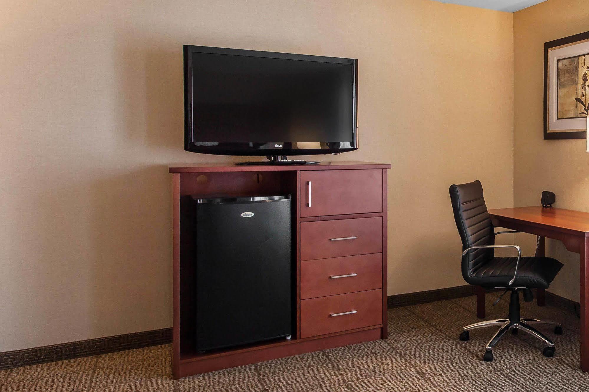 Comfort Inn & Suites Near Fallon Naval Air Station Экстерьер фото